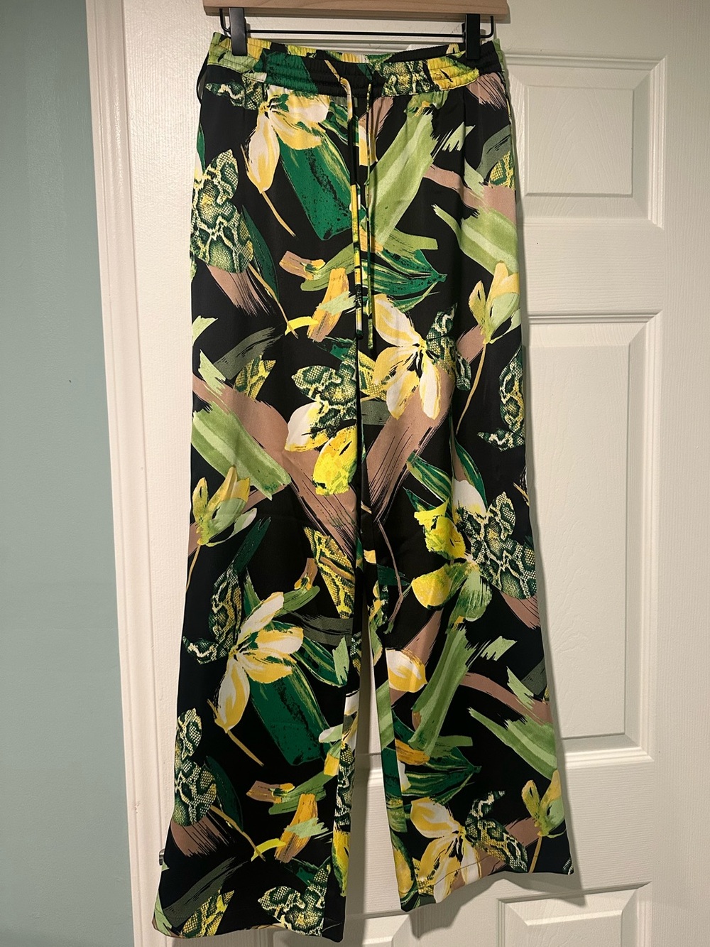 Bar III Black Wide-Leg Joggers with Green & Yellow Floral Print